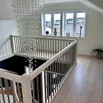 Stort Luftig Hus I *