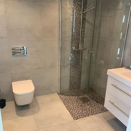 度假居 Romslig Hus Med Jacuzzi, Spillrom Og Stor Terrasse *