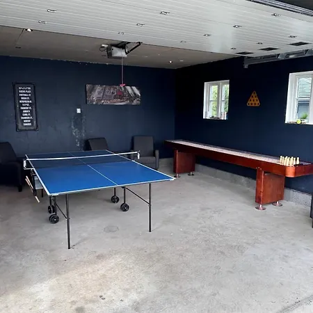 度假居 Romslig Hus Med Jacuzzi, Spillrom Og Stor Terrasse 腓特烈斯塔